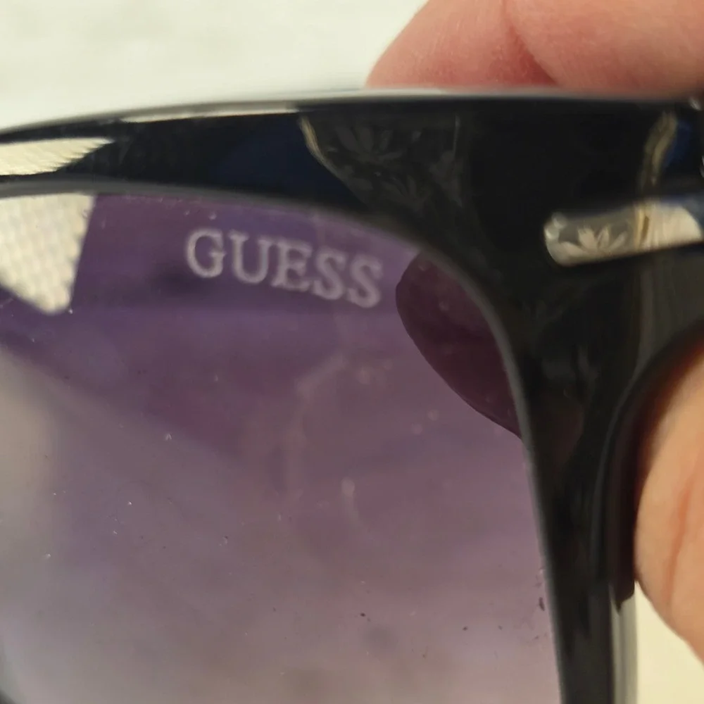 Guess GUF 128 BLK-35A Sunglasses Black Rectangular Frame Silver Logo 56-18-140